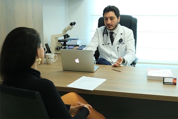 Dr Cesar Leon Hematologo Guayaquil-min